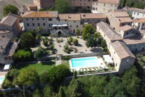Villa La Consuma : casa storica in paese, giardino, piscina, WiFi, San Giovanni D'asso